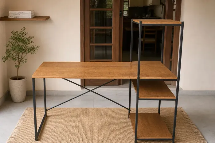 Mesa de escritório estilo industrial