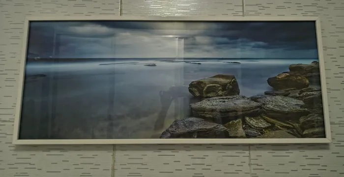 Quadro com moldura branca