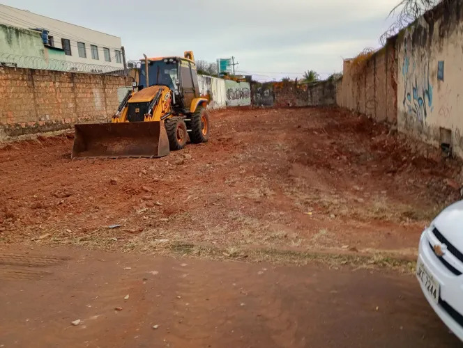 Limpeza de terreno e terraplanagem