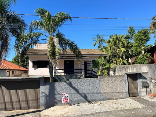 CASA Á VENDA