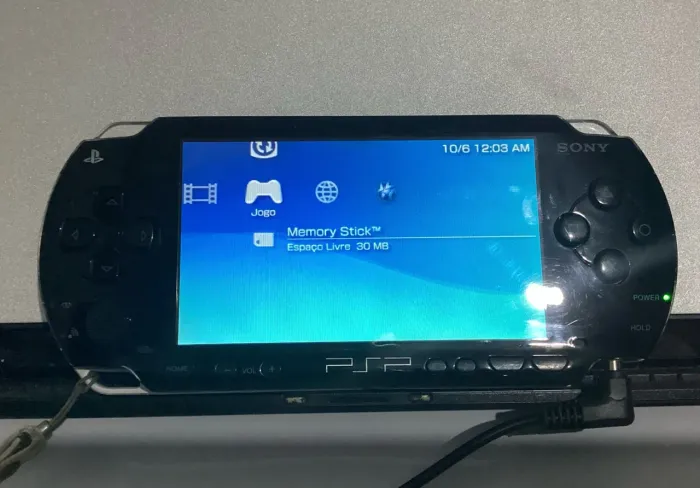PSP 1001 com jogo (sem bateria)