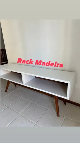 Rack em madeira maciça