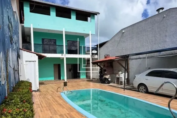 Casa triplex com 06 quartos (04 suítes) e cisterna com capacidade de 5.000L em Maragogi-AL
