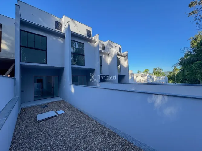 Sobrado com 2 suites à venda por R$ 400.000,00 no bairro Badenfurt em Blumenau - SC