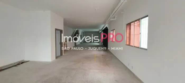 Comercial de 4 Andares e Elevador a 800 metros da Rodovia dos Imigrantes (SP-160).