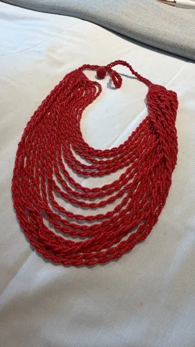 Maxi Colar Vermelho de Miçangas - Múltiplas Camadas