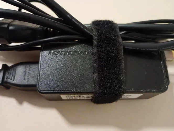 V/fonte para notebook Lenovo plug tipo USB original por 50 reais para vir retirar ok
