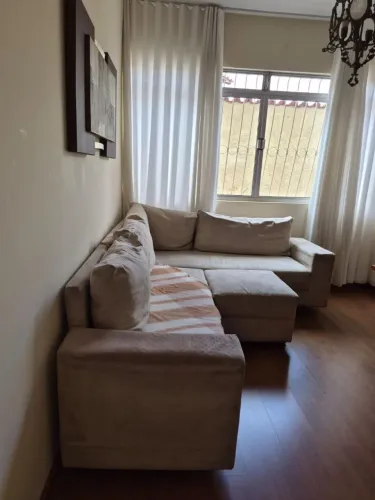 Sofá de Canto em L Suede com Pufe - 5 Lugares (Desapego R$ 500!)