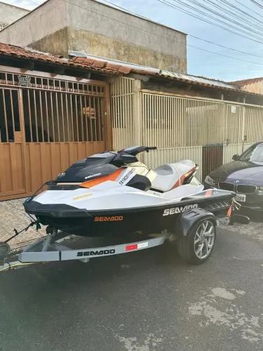 Jetski 130 GTI 2012 com som 