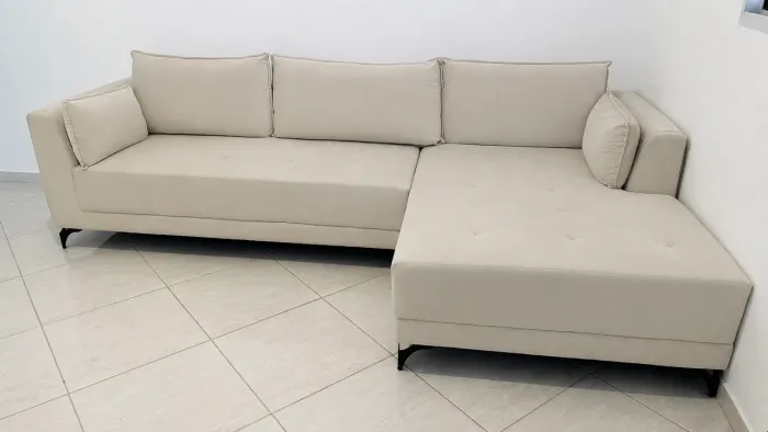 Sofá de 4 lugares com chaise.
