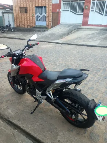 Vendo CB Twister 300f ano 2023 valor 19,000