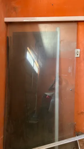 VENDO 02 PORTA DE VIDRO