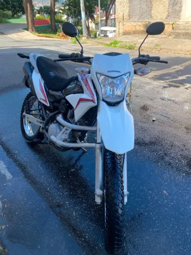 Moto linda e excelente
