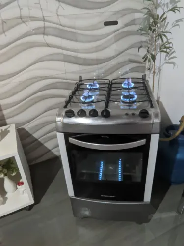 Fogão Eletrolux conservado 