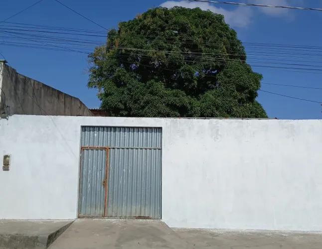 ALUGA-SE TERRENO PARA FINS COMERCIAIS