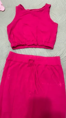 Conjunto top e saia rosa