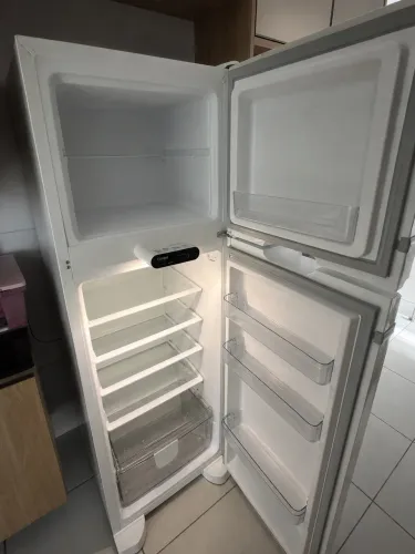 Geladeira cônsul 275