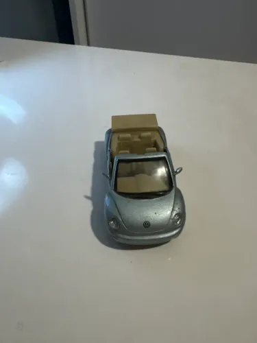 Miniatura Vw New Beetle Free Wheels 1:37 Conversível Maisto