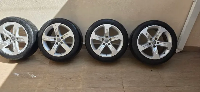 Jogo de rodas Audi A3 aro 17, pneus meia vida