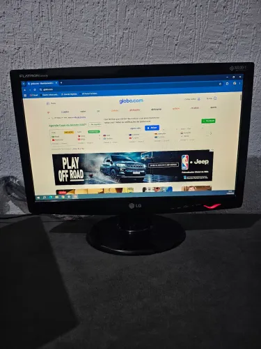 Monitor LG 20" - Funcionando, apenas com mal contato nos botões frontais