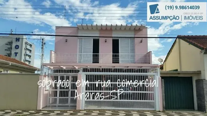 Sobrado em rua comercial Centro & Araras-SP