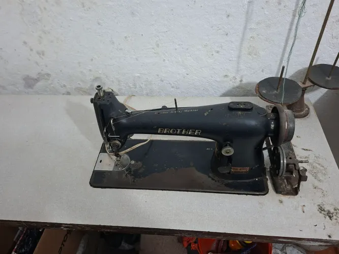Máquina de costura industrial