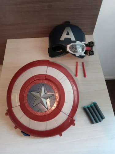 Conjunto Capitão América - Máscara com Visor e Escudo Lançador de Dardos
