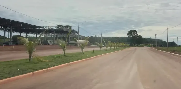 ARSE 135 A , Lote quitado, frente p sul, logo aps rodoviária e Atacadão