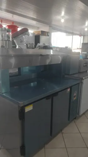 Bh Balcão refrigerado com condimentadora Kofisa 1,35M
