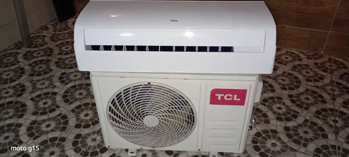 Vende-se ar-condicionado splite convencional da marca TCL 12.000 BTUs,semi novo