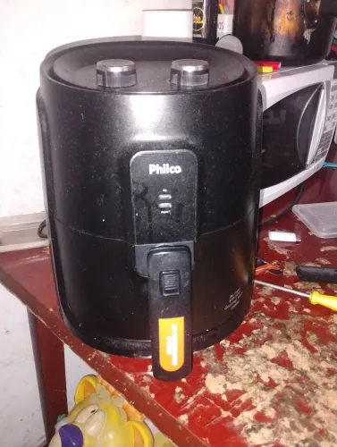Vendo Philco Air Fryer Gourmet Black na cor preta capacidade de 4.4 litros  tipo 220 volts