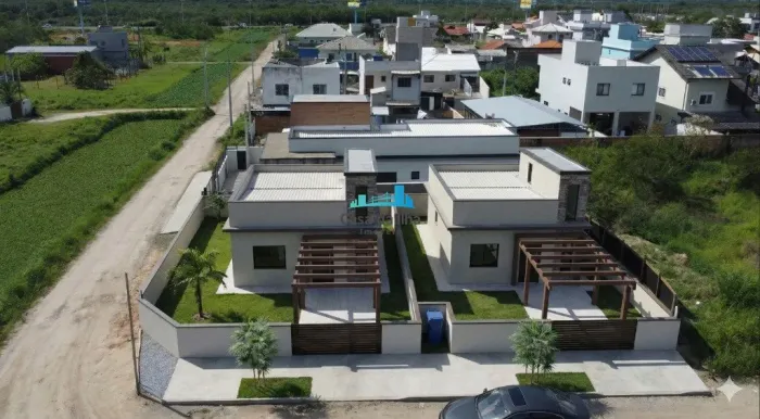 Casa nova de 2 quartos bairro Carianos - financia