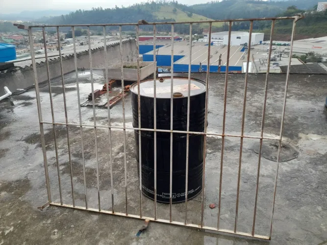 Grade de ferro maciço para janela. L1,6m X A1,3m