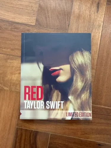 CD Taylor Swift Red Deluxe Edition Zinepak