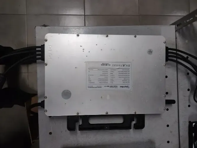 MicroInversor Hoymiles HMS-1800-4T (Defeito)