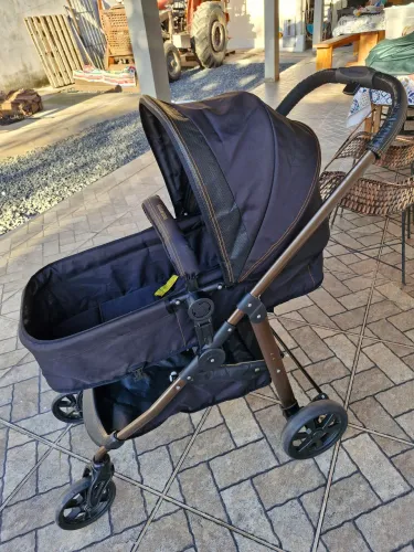 Carrinho de bebe e Bebê conforto