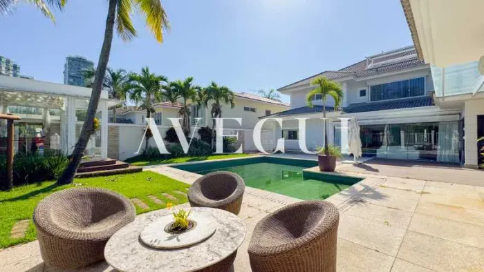 Casa em Condomínio : Triplex / Residencial / Barra da Tijuca