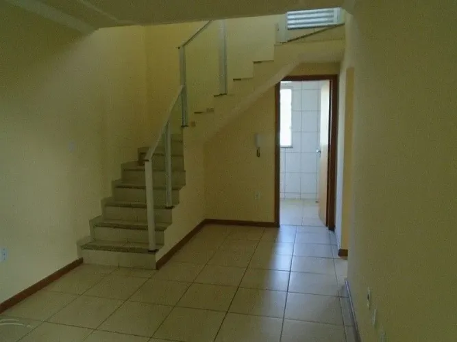 Apartamento 02 quartos, com sui¿½te, bairro Candeli¿½ria, para locai¿½i¿½o.