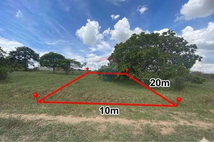 Terreno em Garanhuns: 200 m² ótimo preço! Pronto pra construir ou investir.