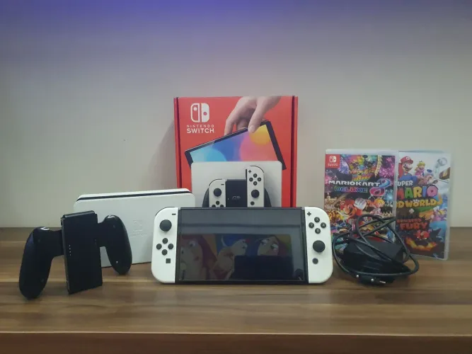 Nintendo switch OLED completo + 2 jogos físicos com conta digital