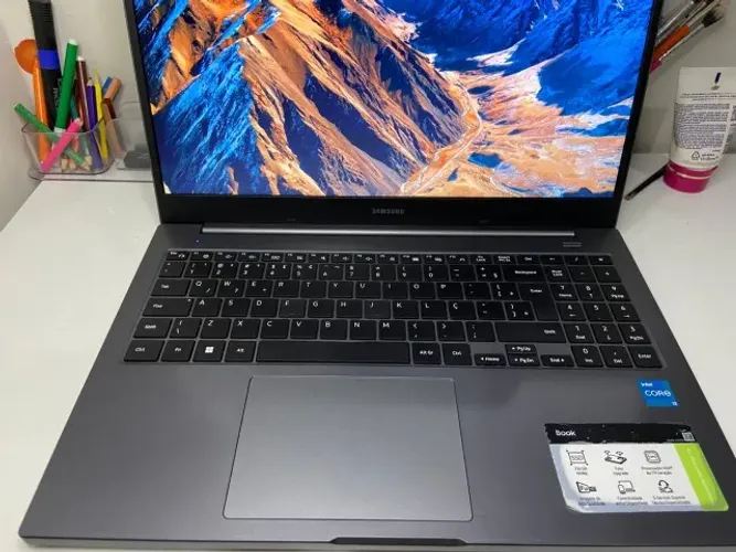 Vendo notebook Samsung book SSD 256GB 4GB ram, processado Intel core i3 11ª geração.