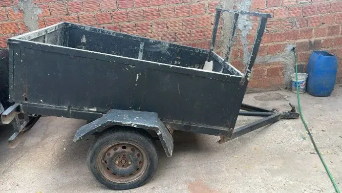 Reboque um eixo 2.500
