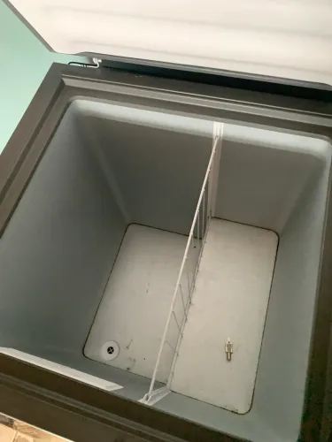 Vendo esse freezer semi novo 220 litros