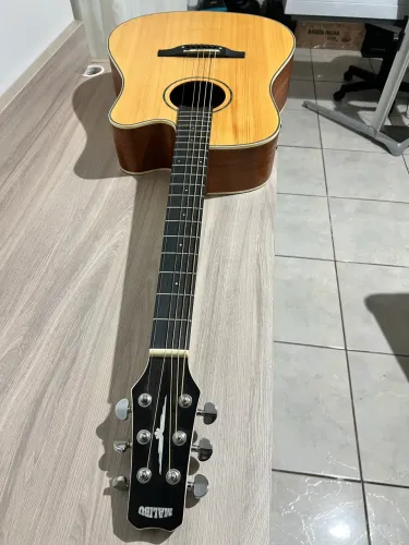 Violão MALIBI semi novo sem nem um risco!