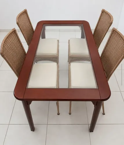 Mesa e cadeiras