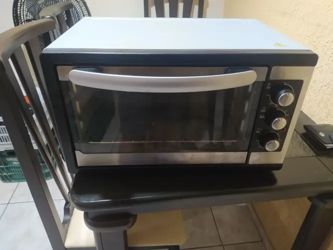 Forno elétrico Plilco 46 litros 127 vts em bom estado.