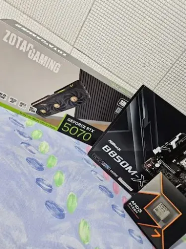 Kit Upgrade Rtx 5070 + Ryzen 7 9700X + B850M X