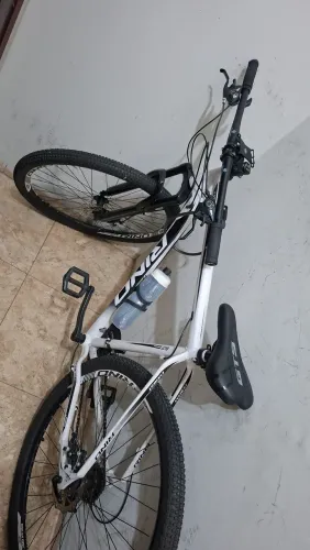 Bicicleta Aro 29 GTS - Branca e Preta - Everest
