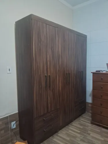 Guarda Roupa 6 Portas com pés 