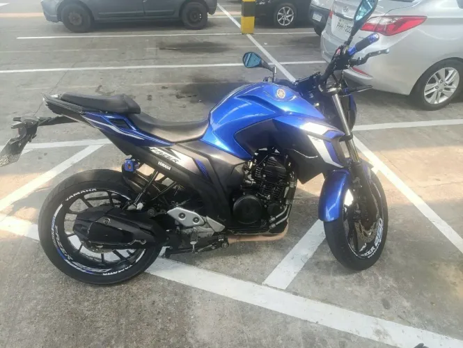 FZ25 2021 em perfeito estado